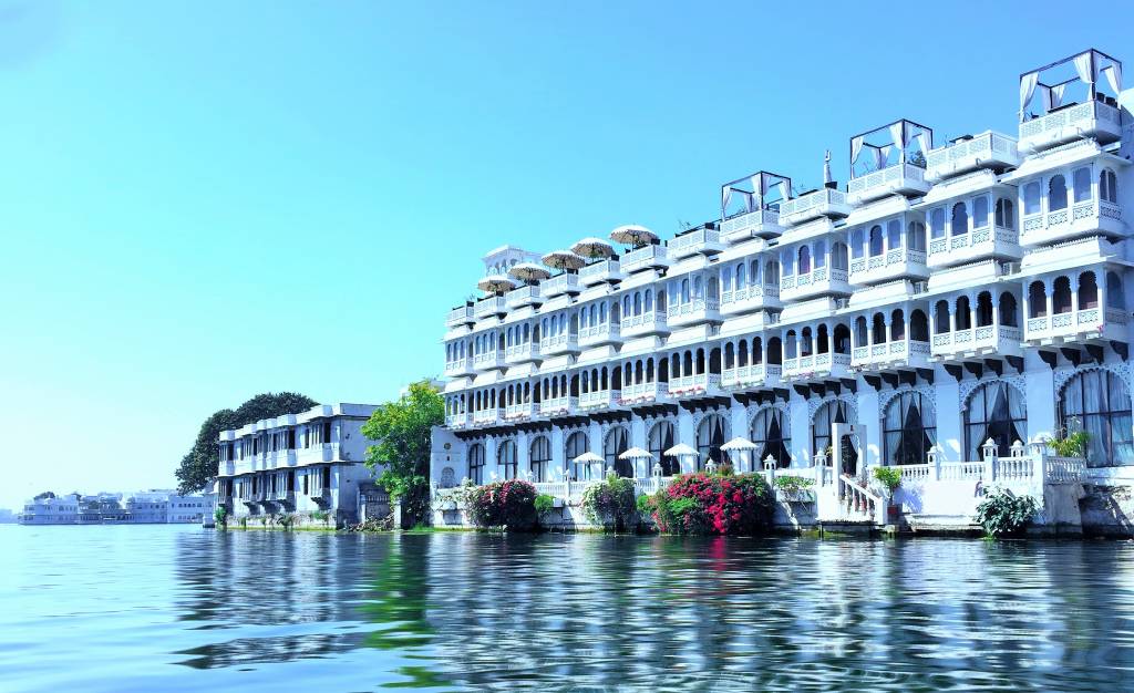 Hikezy - Lake Pichola City Palace Udaipur Rajasthan, India
