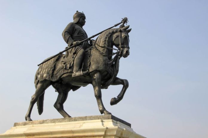 Hikezy - Statue of Maharana Pratap with a sword riding on his horse Chetak at Pratap Smarak on Moti Magri Hill in Udaipur, Rajasthan, India