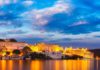 Hikezy-Panorama-of-famous-romantic-luxury-Rajasthan-indian-tourist-landmark-Udaipur-City-Palace-in-the-evening-twilight-with-dramatic-sky-panoramic-view-Udaipur-India