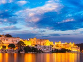 Hikezy-Panorama-of-famous-romantic-luxury-Rajasthan-indian-tourist-landmark-Udaipur-City-Palace-in-the-evening-twilight-with-dramatic-sky-panoramic-view-Udaipur-India