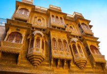 Hikezy-The-beautiful-Patwon-ki-Haveli-palace-made-of-golden-limestone-in-Jaisalmer-Rajasthan-India