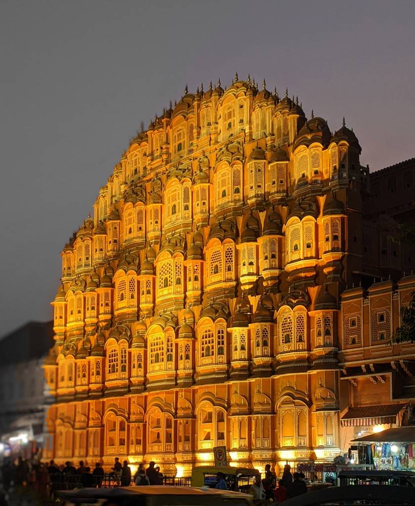 Hikezy - Built in 1799 in the pink city of Jaipur, the splendour and grandeur of the iconic Hawa Mahal (translates to Wind Palace) still charms one and all