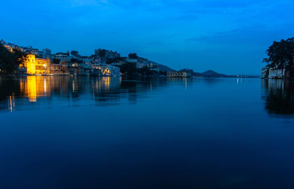 Hikezy - Early Morning view Gangaur Ghat, Udaipur, Rajasthan, India
