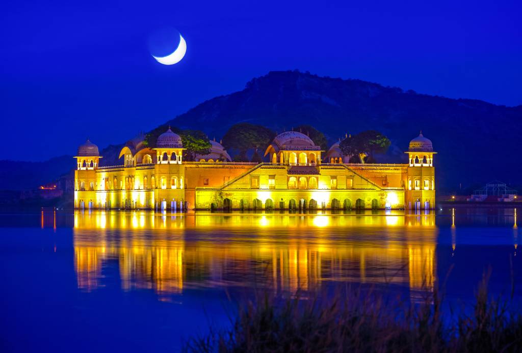 Hikezy - Jal Mahal (Water Palace) was built during the 18th century in the middle of Man Sager Lake. Jaipur, Rajasthan, India