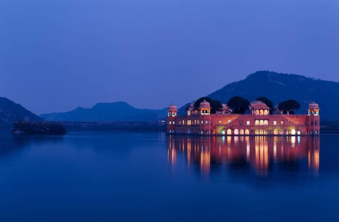Hikezy - Jal Mahal at blue hour. This palace in Jaipur is one the most known because of its location - in the middle of the lake