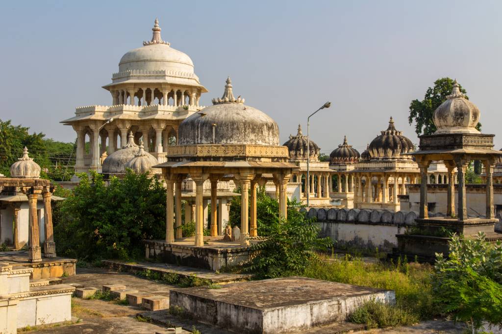 Hikezy - View of royal cenotaphs of Ahar in Udaipur, Rajasthan